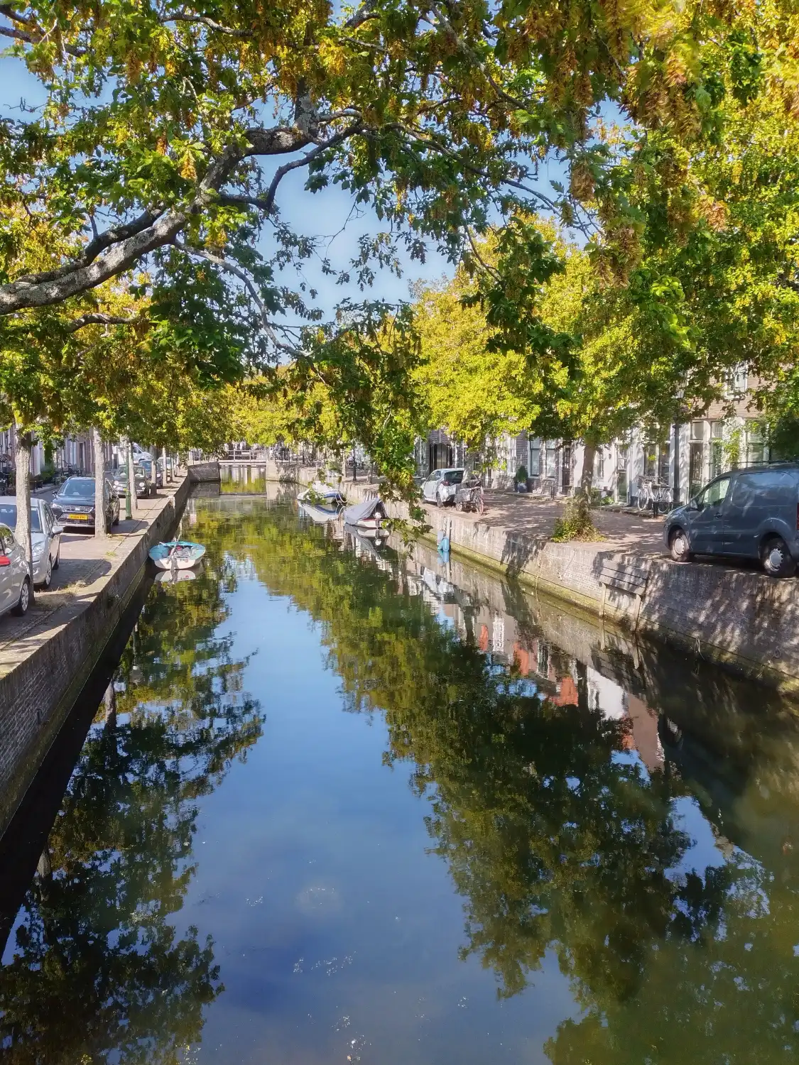 Hotels near Snouck Van Loosen park