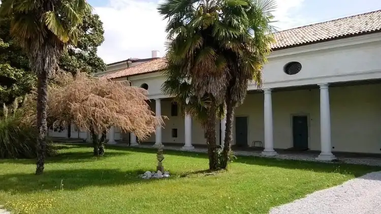 Hotels near Villa Correr-Dolfin