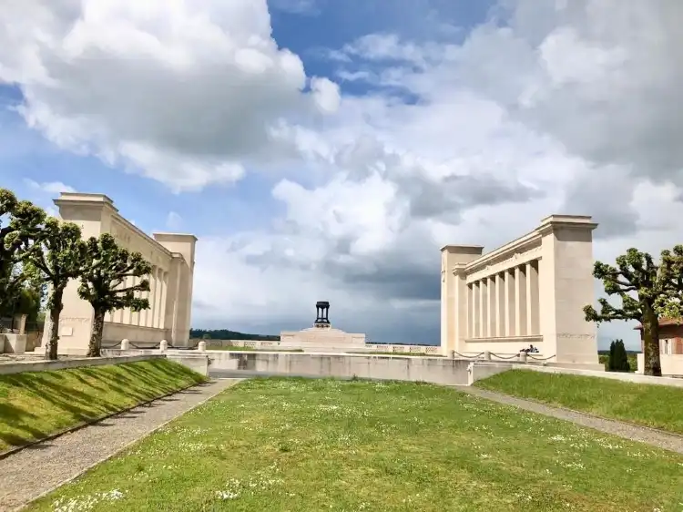 Hôtels à : Varennes-en-Argonne