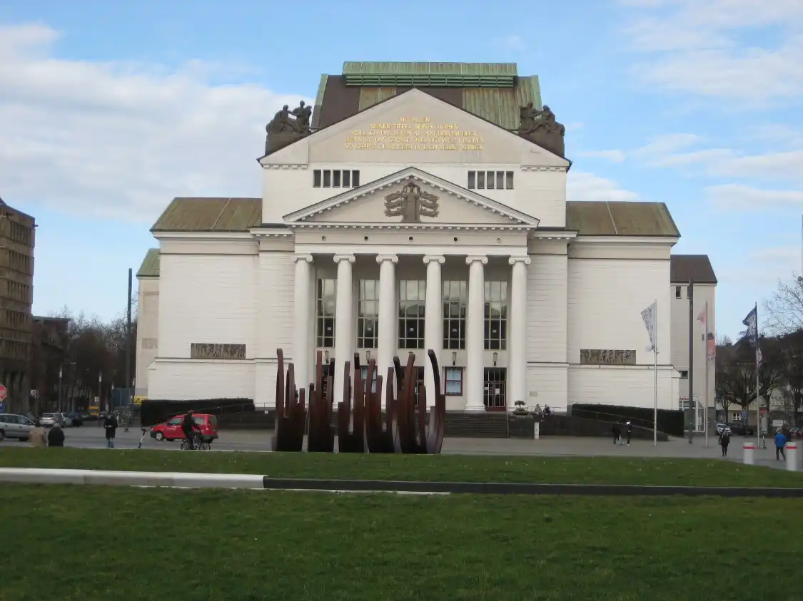 Hotels near Stahl-skulptur Vor Dem Duisburger Stadttheater " 5 Arcs X 5 "
