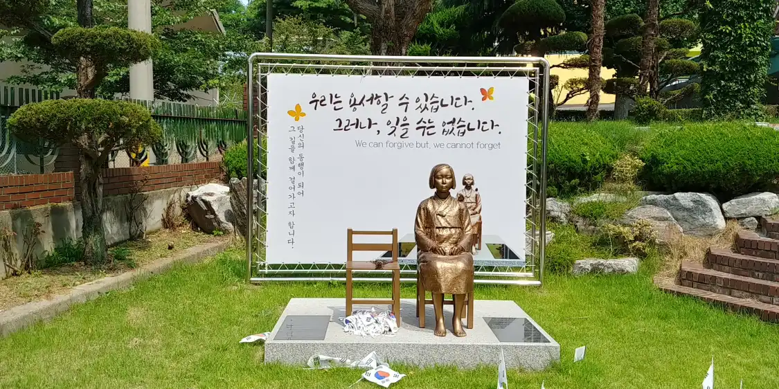 Hotels near Statue of Peace