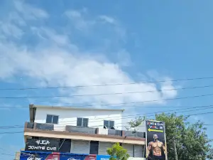 JOHN'S GYM