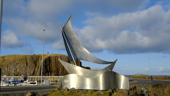 A Heimleid by Grímur Marinó Steindórson