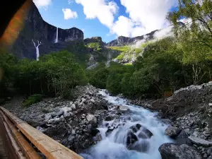 Mardalsfossen parking - 45 min hike