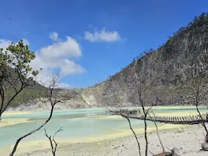 Tepian Kawah Putih