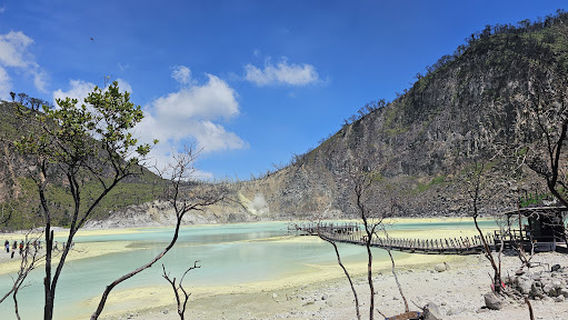 Tepian Kawah Putih