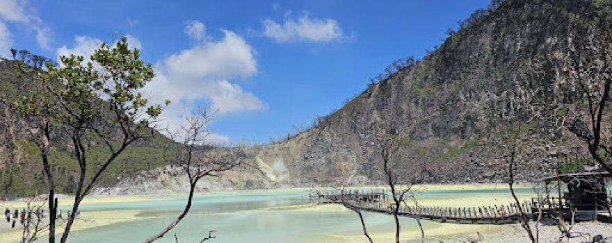 Tepian Kawah Putih