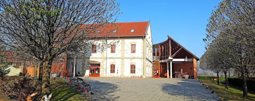 Déryné Cultural Center and Library Törtel