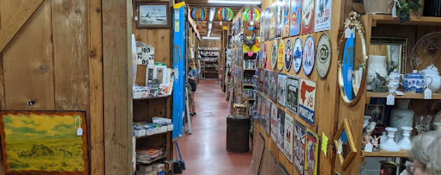 Junk-Shun Barn Flea Market
