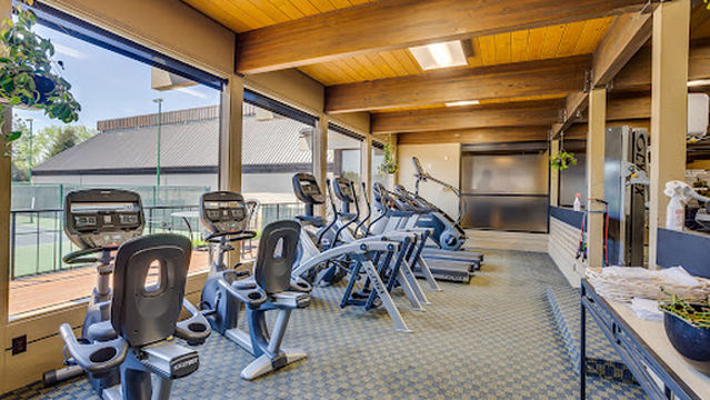 Crestview Country Club