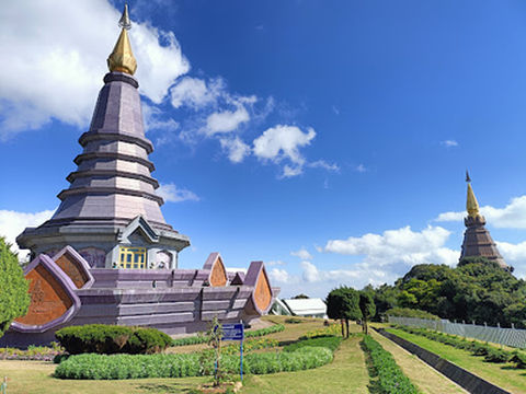 Pagoda Noppamethanedon & Pagoda Nopphonphusiri: The Royal Pagodas of Mount Inthanon Summit