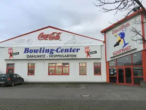 Bowling center Disco contrast