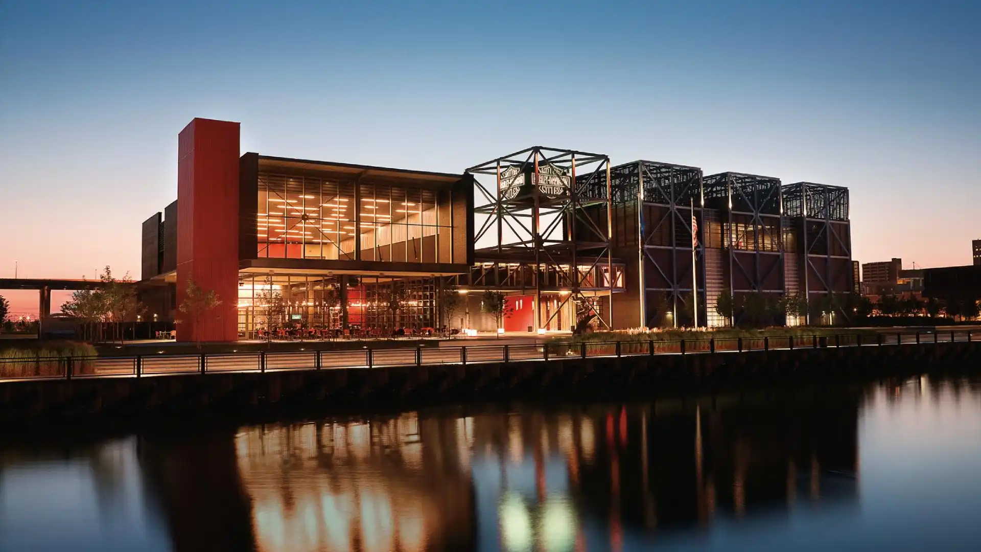 Hotels near Harley-Davidson Museum