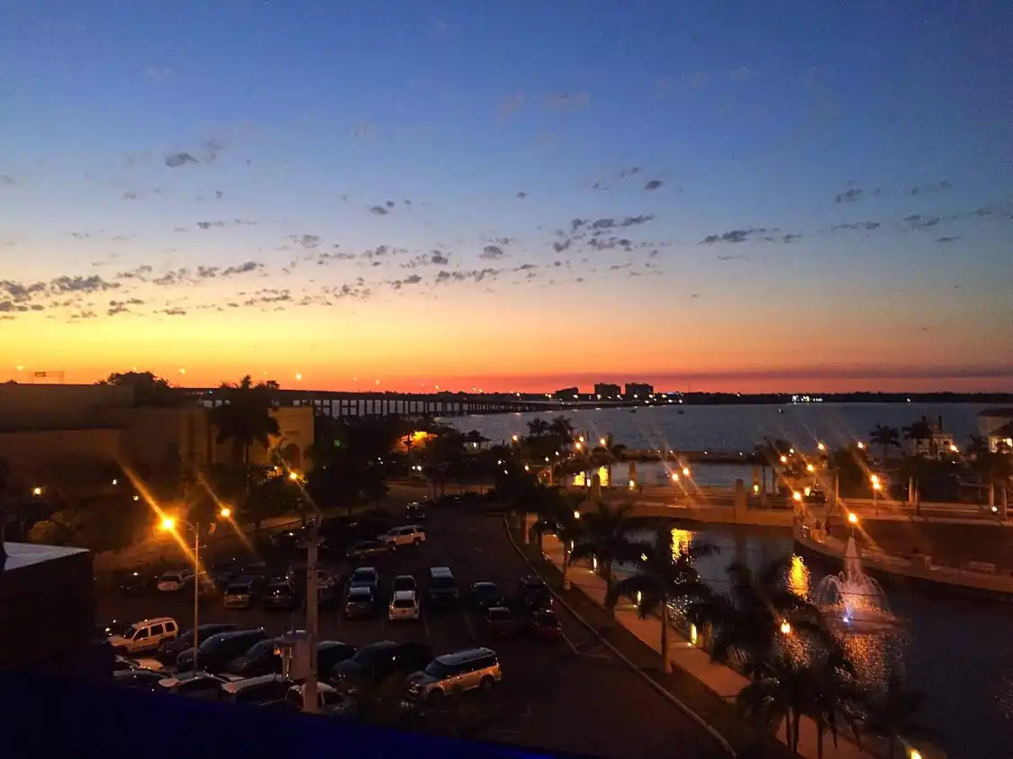 Hotels near The Firestone Skybar & Martini Bar