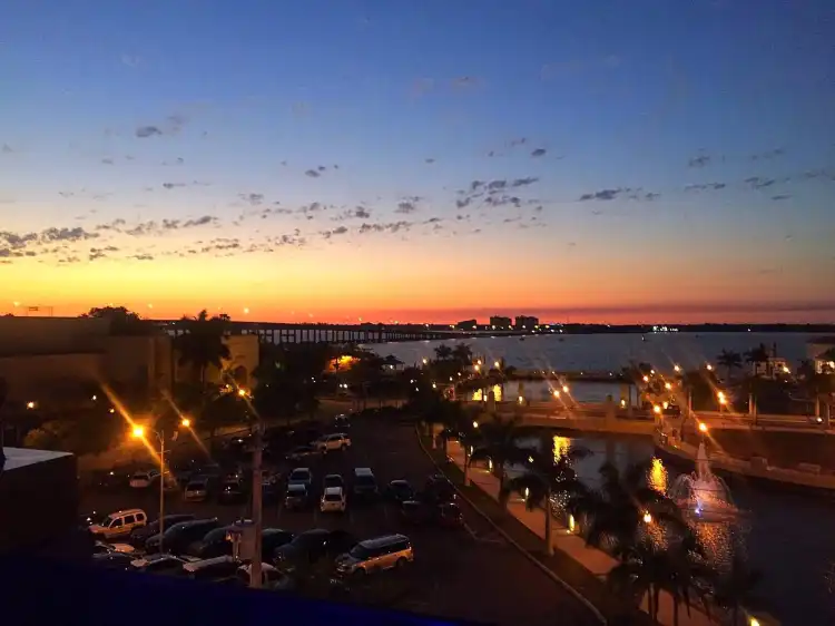 Hotels near The Firestone Skybar & Martini Bar