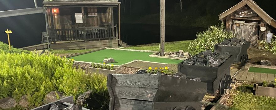 Gary's Putter Golf & Jiffy Pup Restaurant