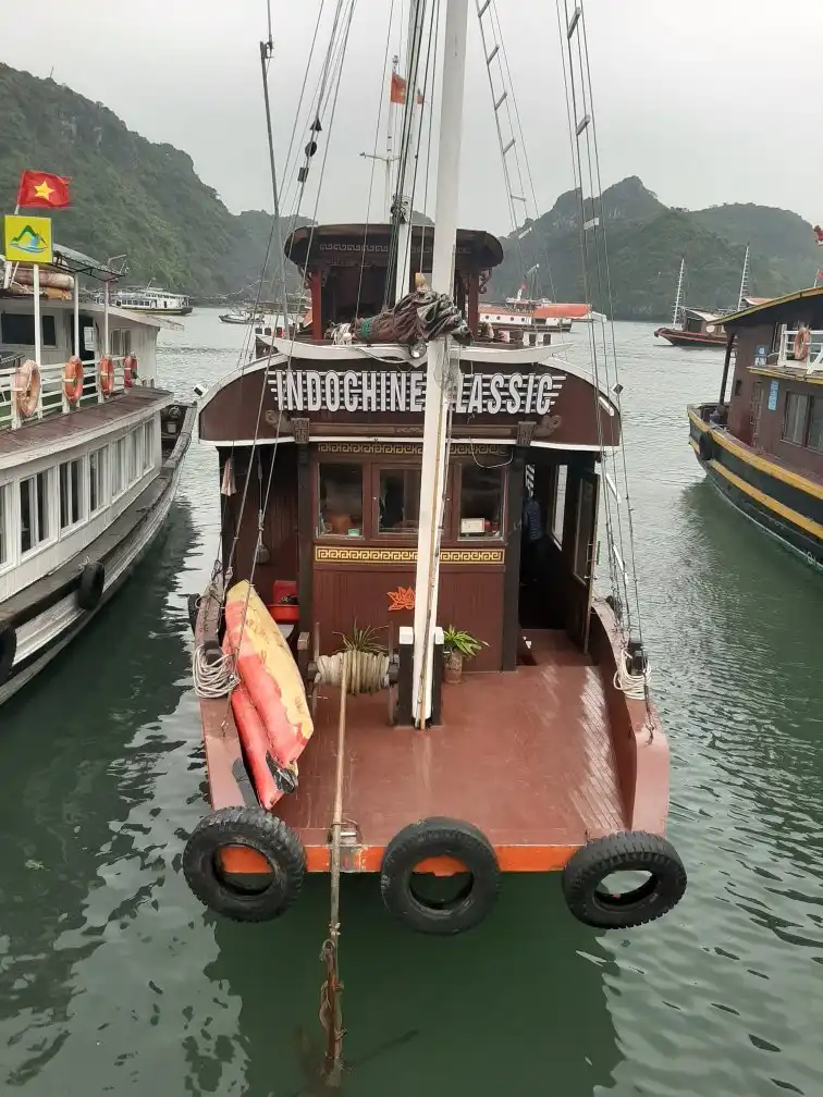 Hotels near Hoa Cuong Cave