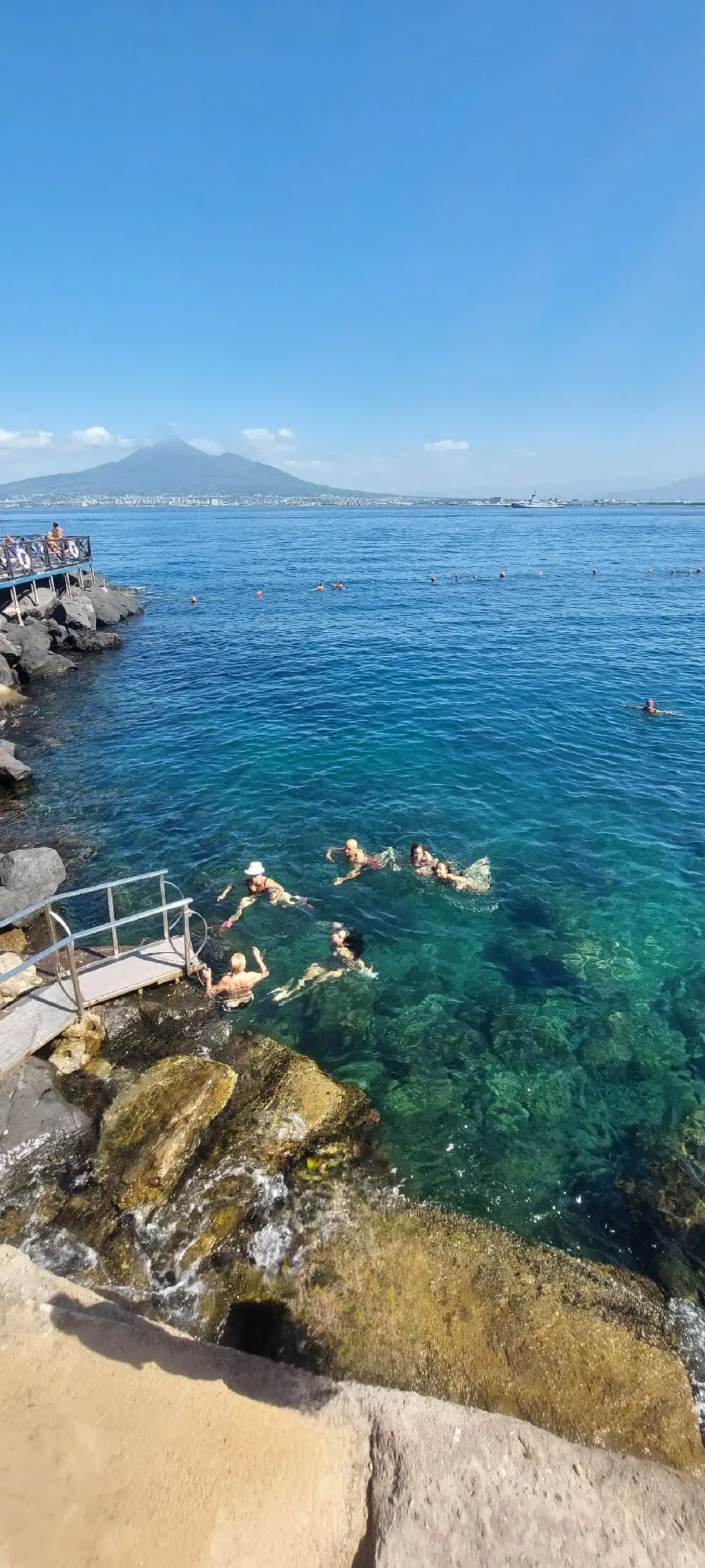 Hotels near Lido Lo Scoglio