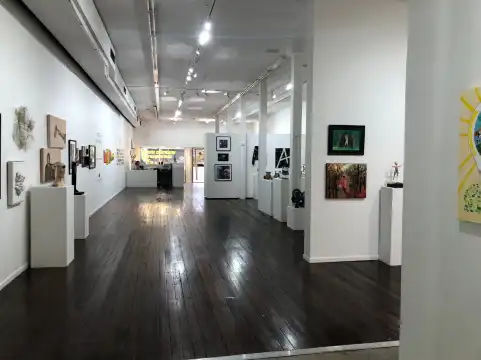 Hotels near Umbrella Studio Contemporary Arts