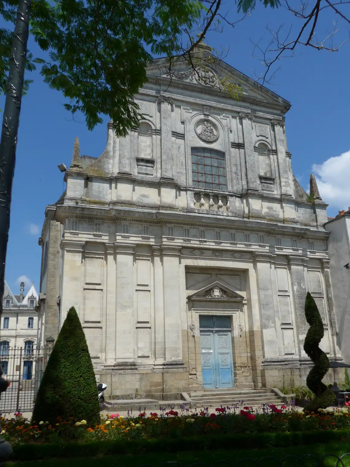 Hotels near Chapelle Saint Yv-s