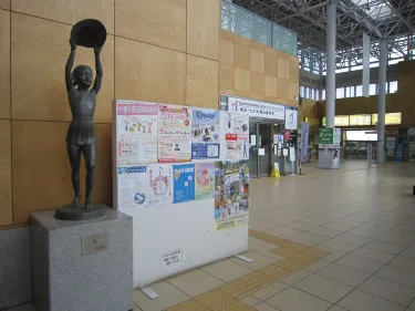 Midori no Kaze Statue