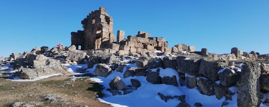 Zerzevan Kalesi ve Mithras Kutsal Alanı