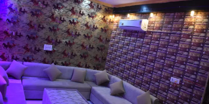 Crown cafe & restorant