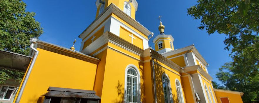Biserica Sf. Arhangheli Mihail şi Gavriil din Corlăteni