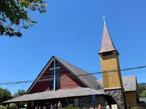 Parroquia Santa Cruz - Pucón