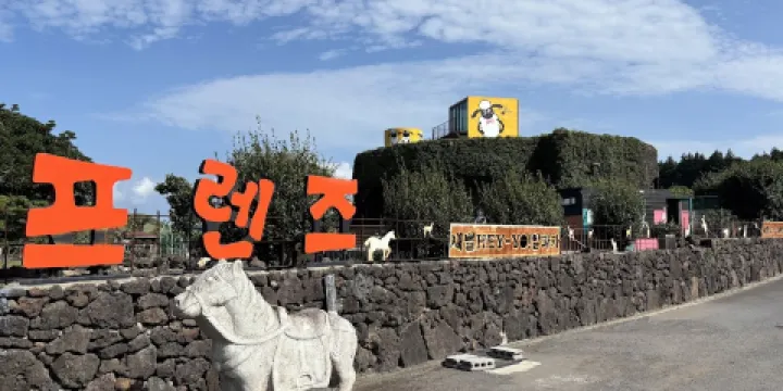 小羊肖恩羊駝牧場