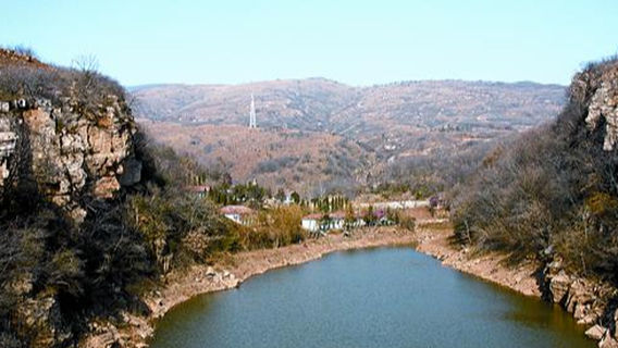 hong shi ya feng jing qu