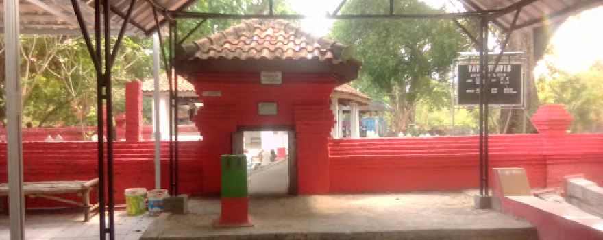 Masjid Merah Kedung Menjangan Cirebon