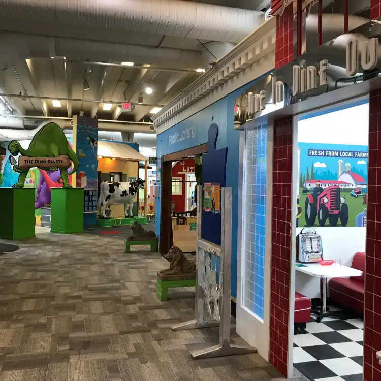 Hotels near Children's Museum of Richmond