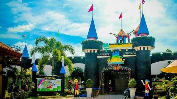 Glorious Fantasyland