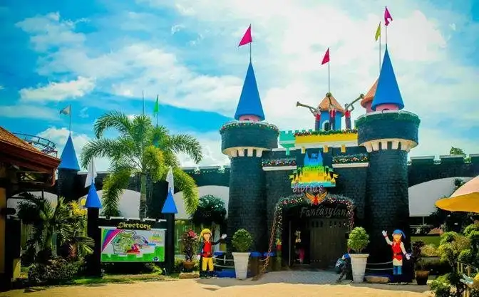 Hotels near Glorious Fantasyland