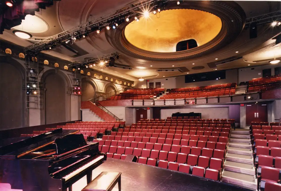 Arts Club Theatre Company 주변 호텔