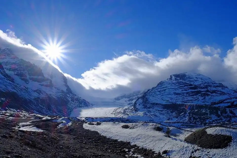 Hotels near Columbia Icefield Discovery Centre