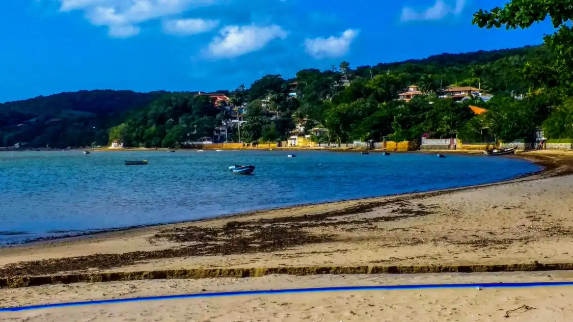 Hotels near Praia de Manguinhos