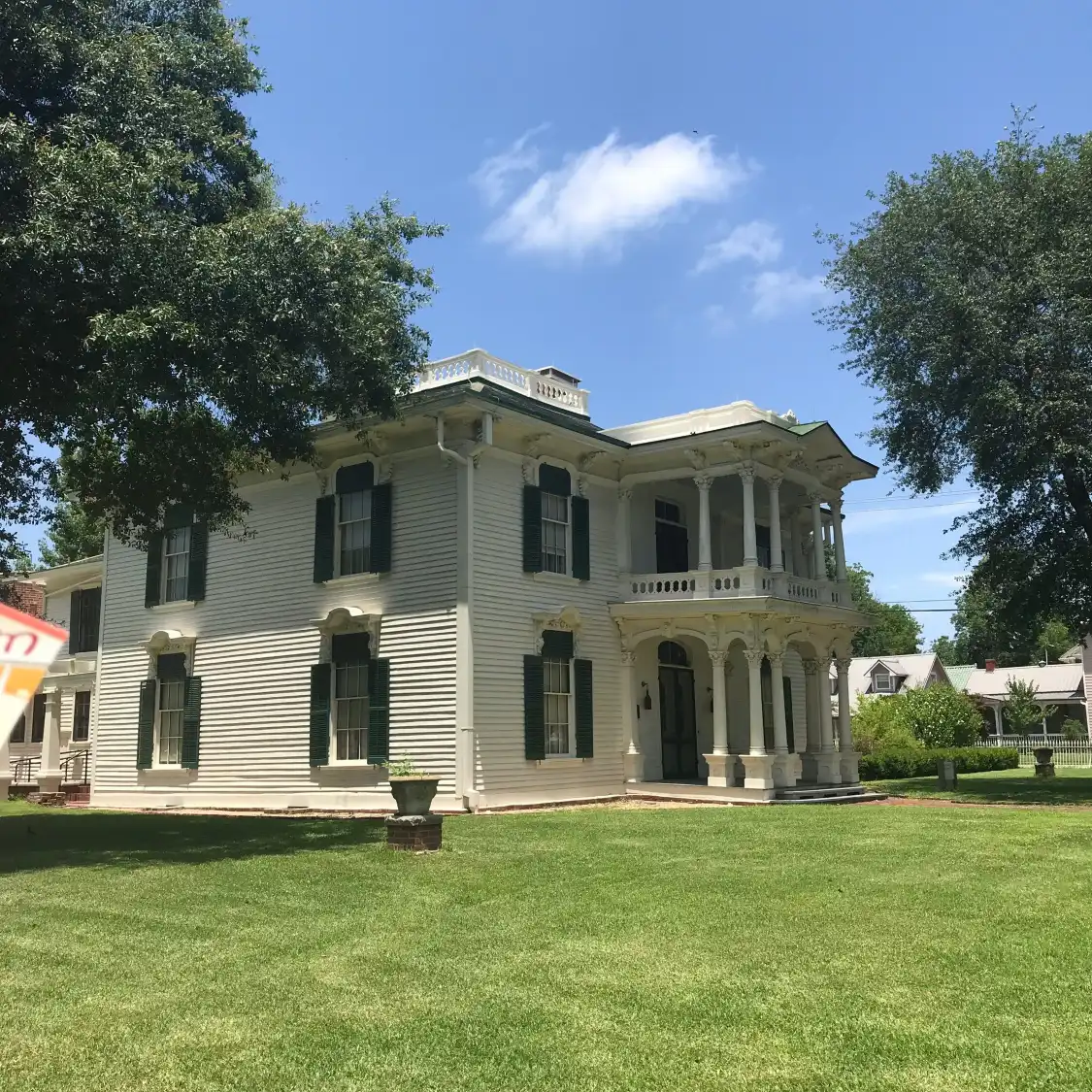 Hotels near Sam Bell Maxey House State Historic Site