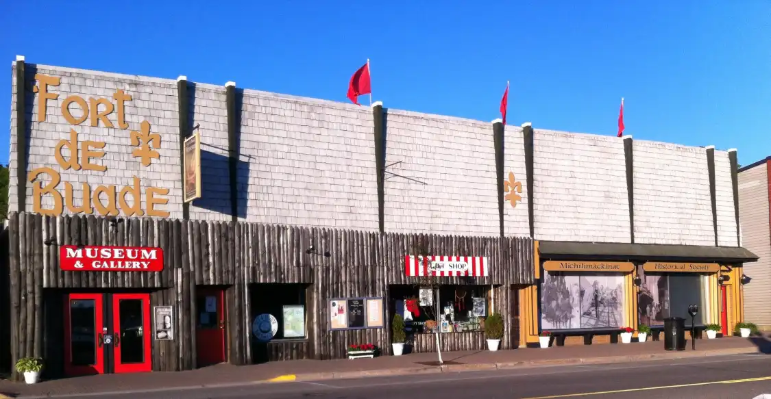 Hotels near Fort de Baude Museum