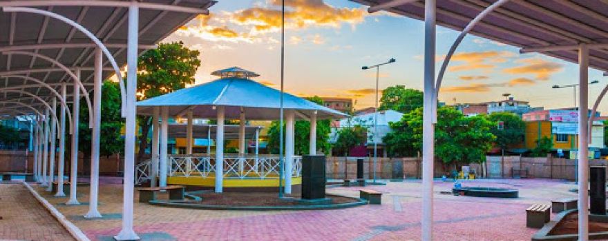 Barbosa Square Tomaz