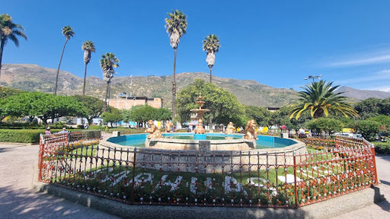 PLAZA DE ARMAS CARHUAZ