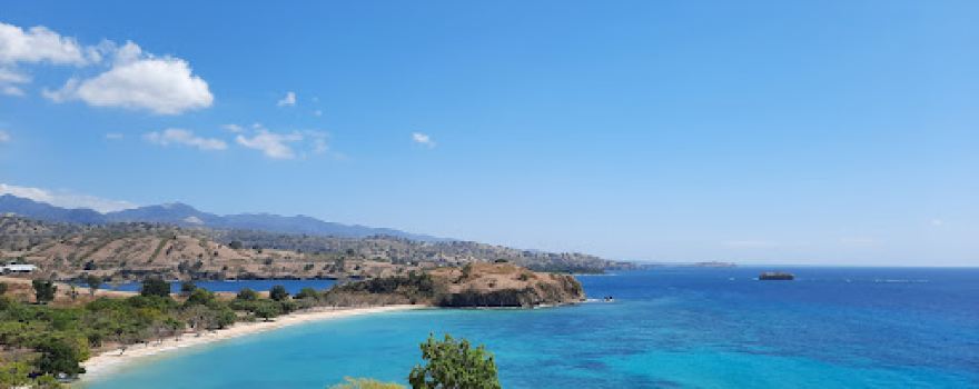 Pantai Pasir Putih Wera