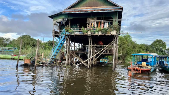 Kampong Phluk, village on stilts