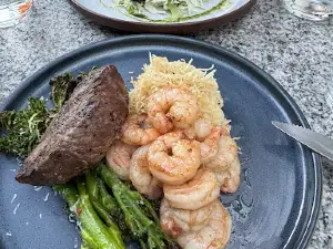 Earls Kitchen + Bar - Grandview Corners
