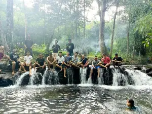 WISATA AIR TERJUN RIAM BUDI