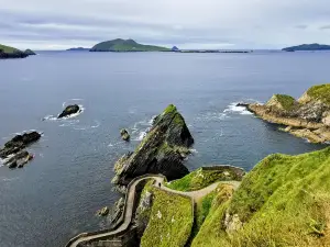 Coumeenoole Beach