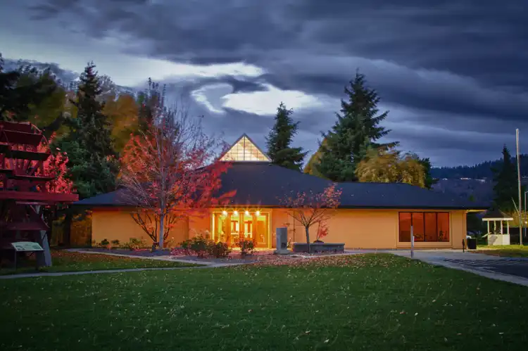Hotels near The History Museum of Hood River County