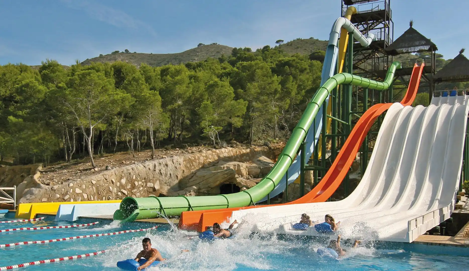 Hotels near Aqualandia