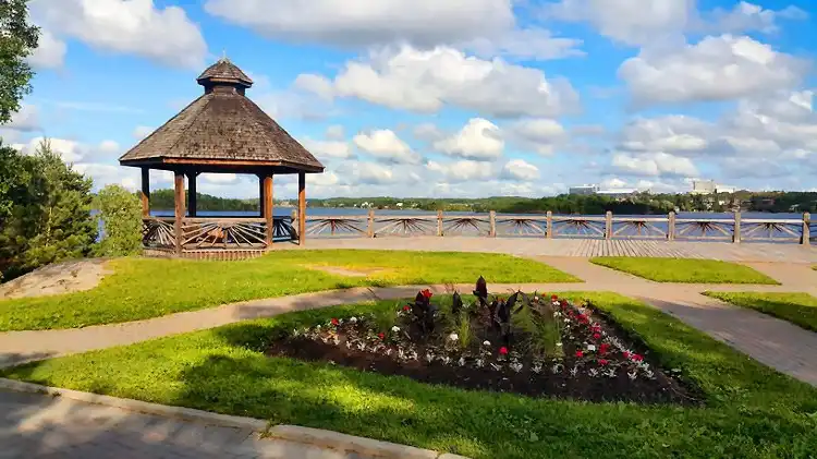 Lake Laurentian Conservation Area附近的飯店